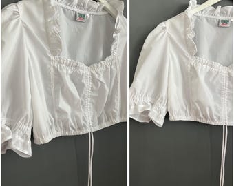 Vtg Country Line Trachten Crop Top White Polyester Cotton Ladies Dirndl Shirt Ruffled Square Neck Puffed Short Sleeve Front Tie Blouse XL