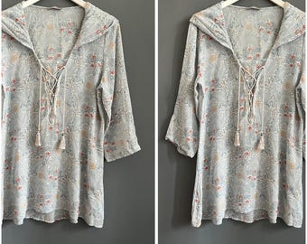 VTG Nile Sweet Kwastje Tuniek Bloemen Grijs Blauw Roze Viscose Blouse Hooded 3/4 Mouwen Voorband Dames Shirt Zomer L