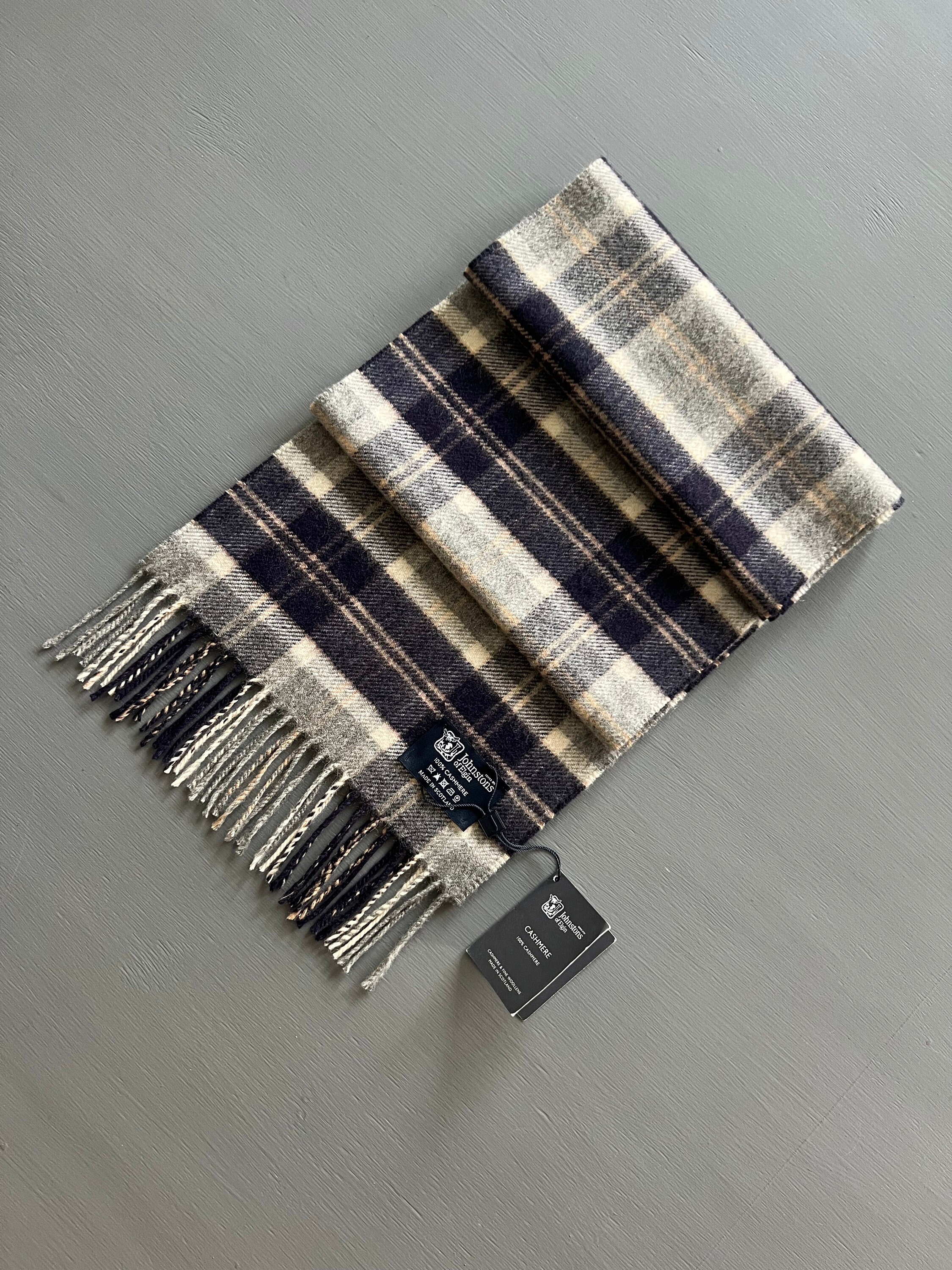 NWT Johnstons of Elgin 100% Cashmere Silver Bannockbane Made
