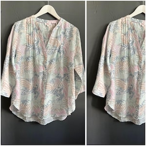 Vintage Boho Chic Leinenbluse, mintrosa-blau-braun gepunktet, Damenbluse mit V-Ausschnitt, lange Ärmel, Größe XL