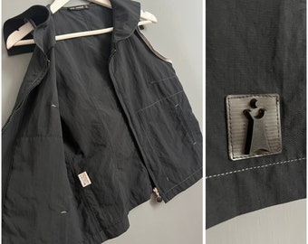 Vintage Cop Copine Paris Damenweste Schwarz Weiß Grau Polyamid-Oberteil mit Reißverschluss vorne Taschen Kragen ärmellose Jacke Windstopper Größe M-L