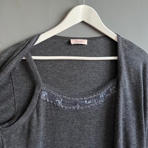 ヴィンテージ ローレル エスカーダ 新作ウール&カシミア トップス、ダークグレー ダブルレイヤー ロングスリーブ T シャツ、スパンコール装飾カーディガン、サイズ 40、M-L