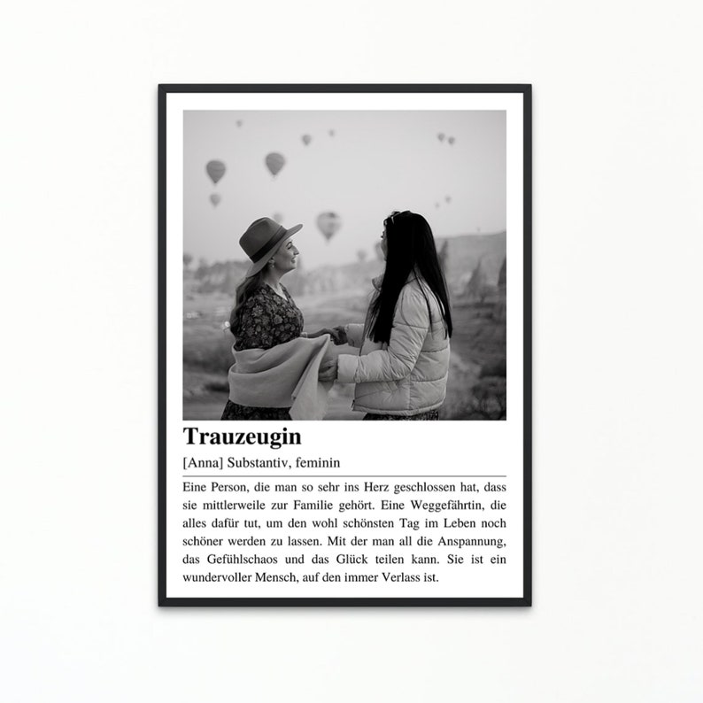 May include: A black and white photo of two women standing in front of a landscape with hot air balloons in the background. The text "Trauzeugin [Anna] Substantiv, feminin" is below the photo. The text continues: "Eine Person, die man so sehr ins Herz geschlossen hat, dass sie mittlerweile zur Familie geh&ouml;rt. Eine Weggef&auml;hrtin, die alles daf&uuml;r tut, um den wohl sch&ouml;nsten Tag im Leben noch sch&ouml;ner werden zu lassen. Mit der man all die Anspannung, das Gef&uuml;hlschaos und das Gl&uuml;ck teilen kann. Sie ist ein wundervoller Mensch, auf den immer Verlass ist."