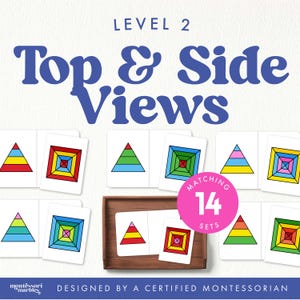 Puede incluir: Juego educativo con tarjetas que presentan formas geométricas coloridas. Las tarjetas están etiquetadas como "Top & Side Views" y "Level 2". El conjunto incluye 14 conjuntos coincidentes, diseñados por un educador Montessori certificado.