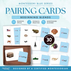 Può includere: Carte di abbinamento Montessori Blue Series per i suoni iniziali, con 30 coppie di carte educative che mostrano immagini e parole come frog, clam, plug, plum, truck e sled. Include un vassoio in legno ed etichette per la lettura.