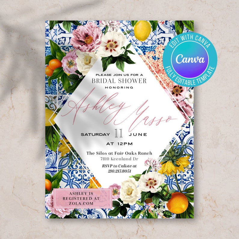 Może przedstawiać: Zaproszenie na baby shower z kwiatowym wzorem, w tym r&oacute;żowe i białe kwiaty, cytryny i pomarańcze. Zaproszenie zawiera imię "Ashley Yasso" i szczeg&oacute;ły wydarzenia, na tle niebiesko-białych płytek. Zaproszenie zawiera r&oacute;wnież tekst "Edit with Canva".