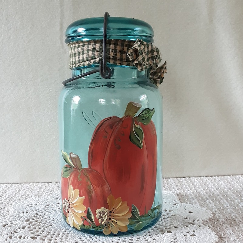 Painted Ball Jars: Seasonal DIY Decor