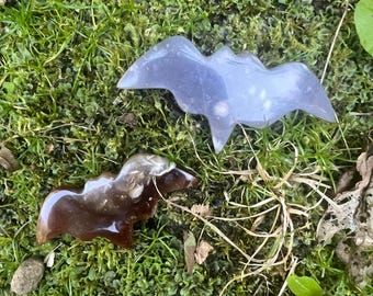 Hand Carved Agate Bat Cabochon: Indonesian Lapidary Stone