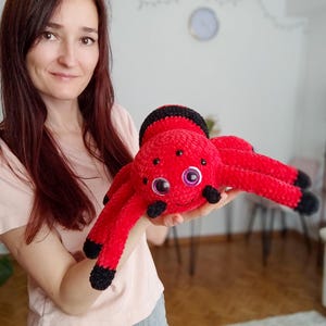 Crochet Spider Plush – 27 cm – Soft Stuffed Spider Toy – Custom Colors – Handmade Gift for Kids & Nursery Decor