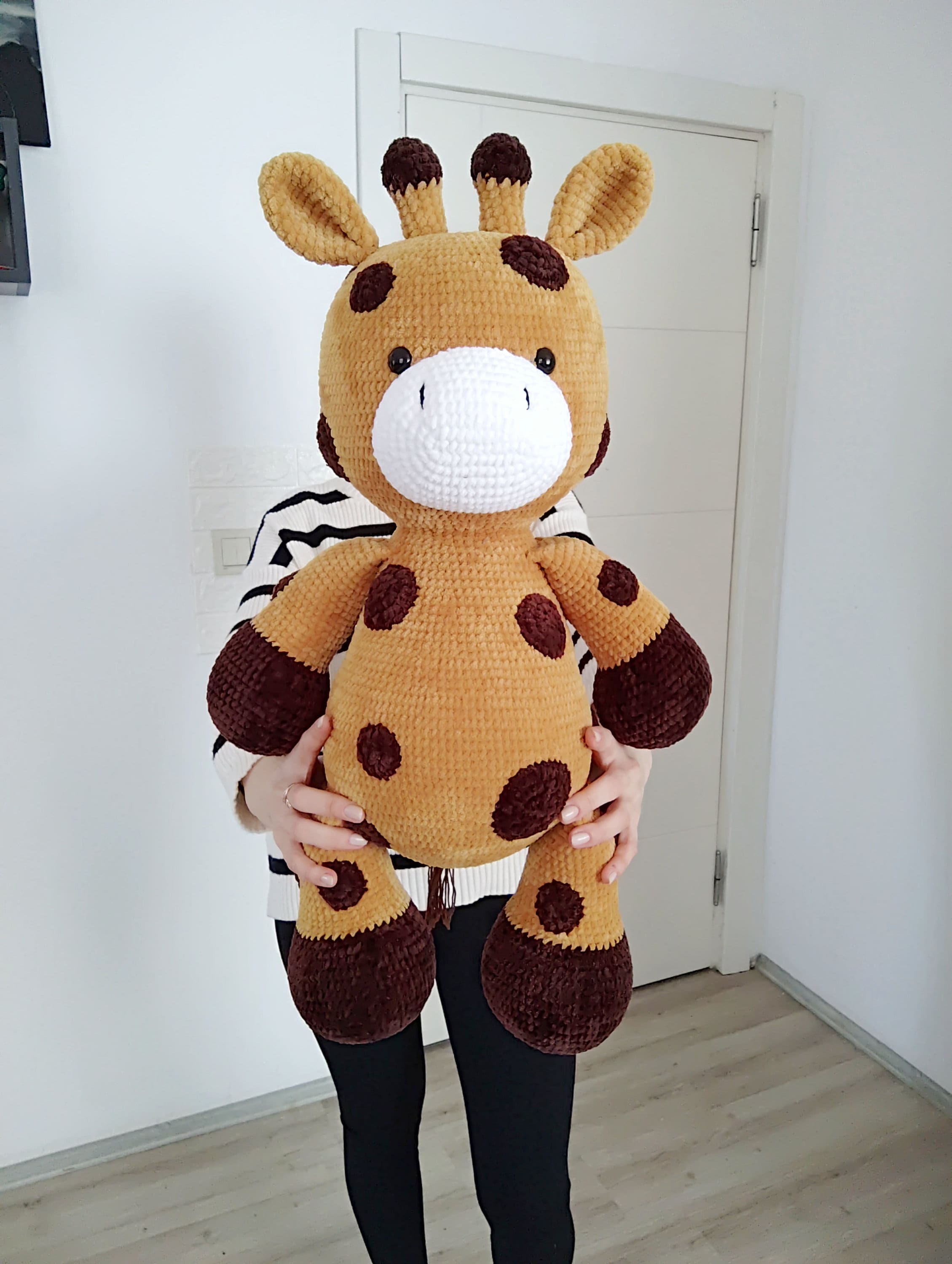38 Giraffe Crochet Patterns for Amigurumi, Hats, Appliques, and Plush Designs 18 Giant Giraffe Crochet Pattern: Amigurumi Plush Toy