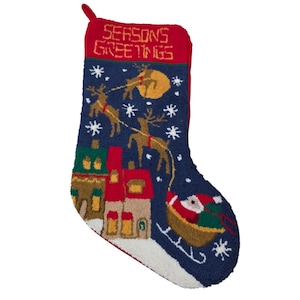 Calcetín navideño de lana vintage tejido a mano con la inscripción "Felices Fiestas" de Papá Noel y renos K1