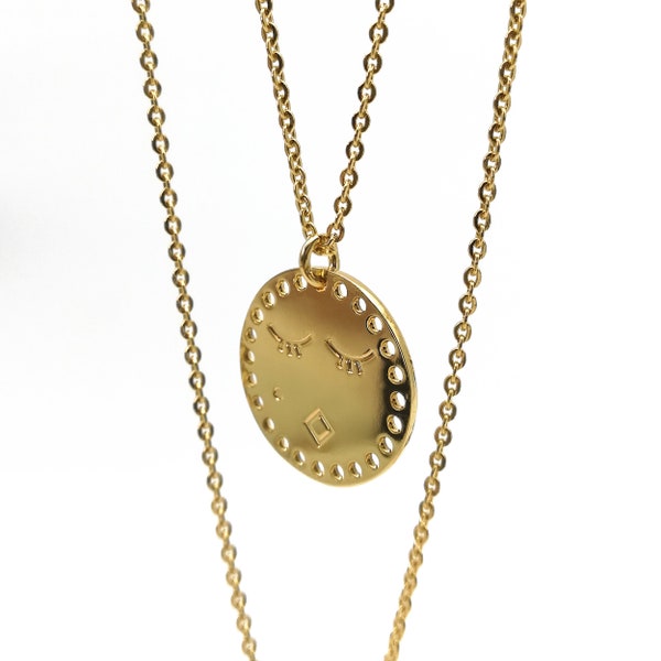 Collier ou sautoir médaille Visage graphique RÊVEUSE dorée à l'or fin 24 carats ou plaqué argent avec chaîne argent 925