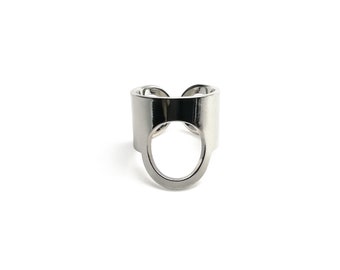 Ajustable Ring band with open circle very graphic and unic design