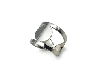 Ajustable large disc ring  silver plated  circle ring