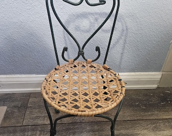Vintage rotting och grön metallstol växtställ heminredning
