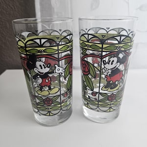 Kolekcjonerskie szklanki witrażowe z Myszką Miki i Minnie w stylu vintage Disney zdjęcie 2