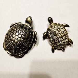 Set 2 Vintage Silver Tone Sea Turtle Tortoise Gemstone Brooch Pin Pendants