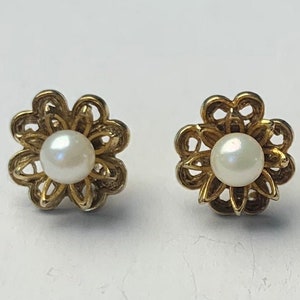 Vintage 9ct Yellow Gold Pearl Stud Earrings