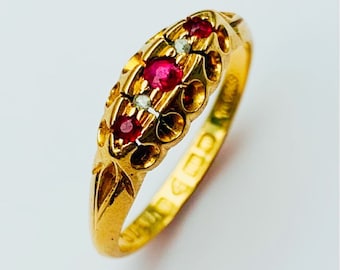 Antik edwardiansk ring i 18 karat gult guld med rubiner och diamanter