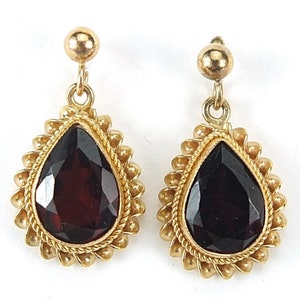Vintage 2.60ct Pear Shaped Garnet 9ct Gold Drop Stud Earrings