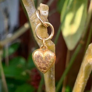 Sweet Vintage 9ct Gold Egraved Puffy Dainty Heart Charm