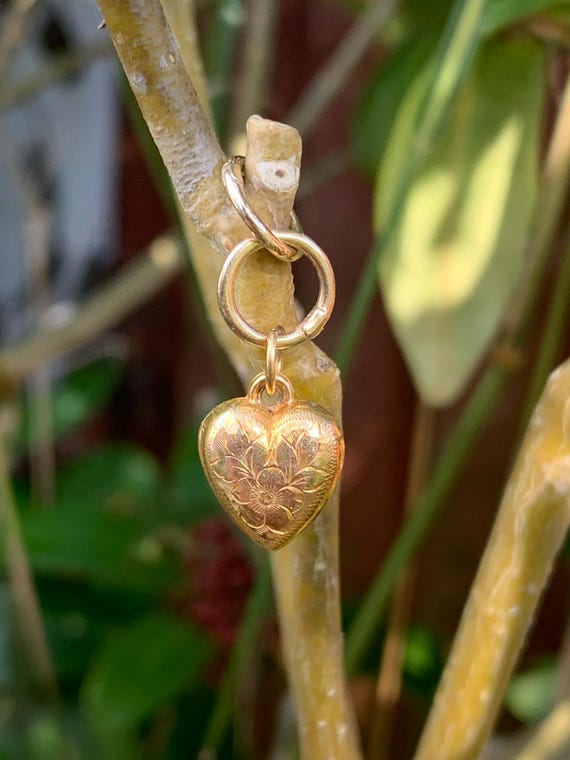 Sweet Vintage 9ct Gold Egraved Puffy Dainty Heart Charm