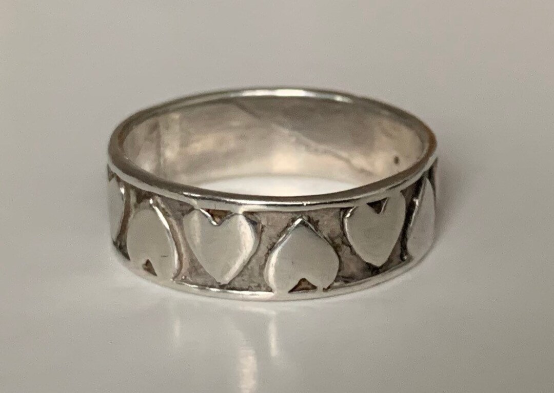 Vintage 925 Sterling Silver Hearts Band Ring Size UK O,US 7