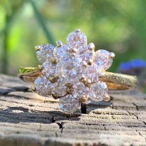 Pre-owned 1.54ct White Sapphire Cluster 9ct Gold Ring