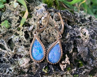 Vintage 2.8ct Pear Shaped Opal set in 9k Yellow Gold Drop Earrings