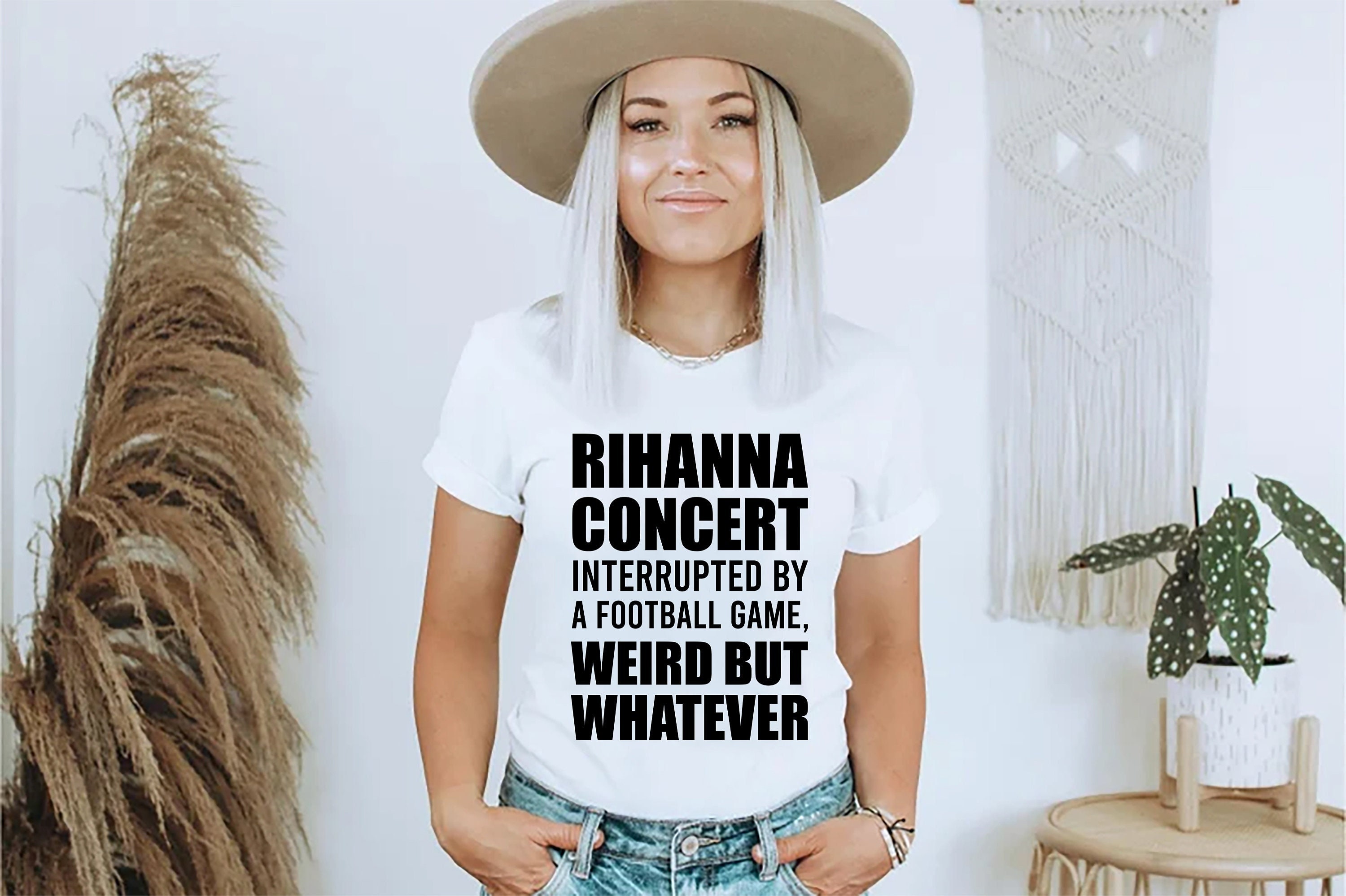 Discover Rihanna Concert Interrupted By A Football Game T-Shirt