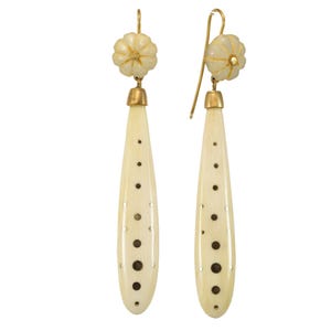 Victorian piquè gold earrings