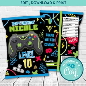 Könnte beinhalten: Ein schwarzer und neongrüner Chip-Beutel mit einem Videospiel-Controller-Design. Der Beutel sagt "Happy Birthday Nicole" und "Level 10". Die Rückseite des Beutels sagt "Danke, dass du gekommen bist!" und enthält eine Liste mit "Nährwertangaben" für eine Geburtstagsfeier.