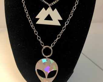 Wakaan alien glow in the dark necklace set