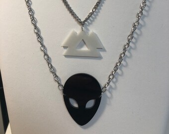 Wakaan alien glow in the dark necklace set