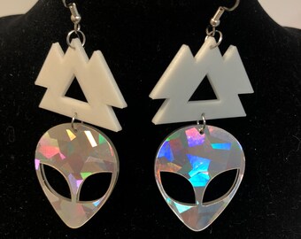 Wakaan alien glow in the dark necklace set