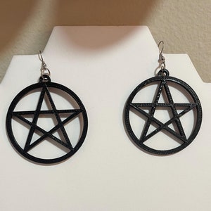 Black star earrings