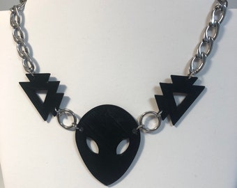 Wakaan alien glow in the dark necklace set