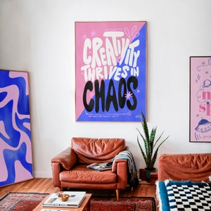 Cartel maximalista - Cita La creatividad prospera en el caos - Arte de pared imprimible - Cartel rosa ecléctico colorido moderno descarga instantánea