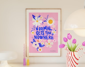 Cartel maximalista rosa - Arte de pared de moda - Dicho divertido: Lo normal no te lleva a ninguna parte, descarga instantánea imprimible floral ecléctica colorida