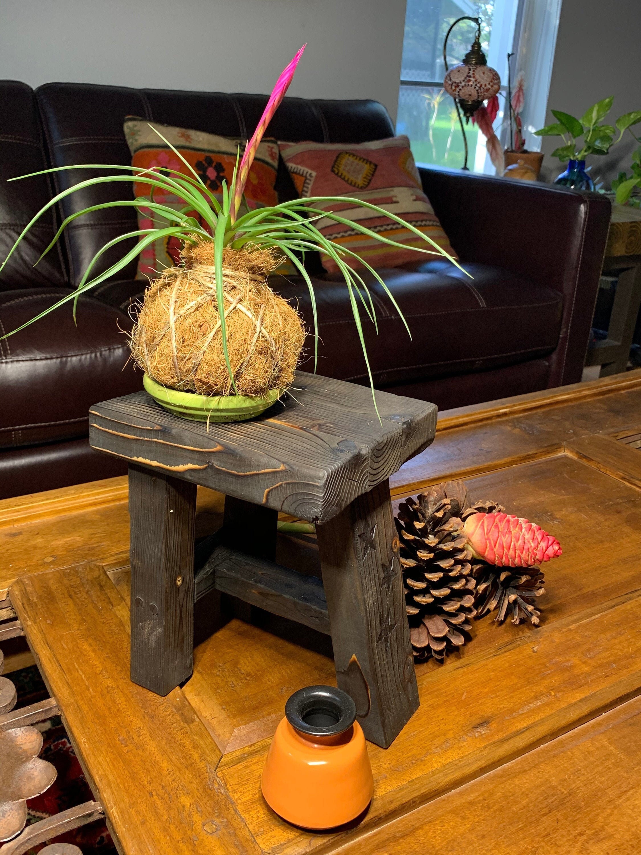 Mittelgroßer Holzhocker / Blumenständer / medium Hocker / Kerzenständer / schwarzer Hocker (M)