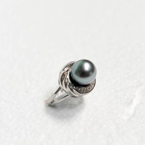 KU'ULEI Ring - Adjustable Sterling Silver Tahitian Pearl ring set in Cubic Zirconia.