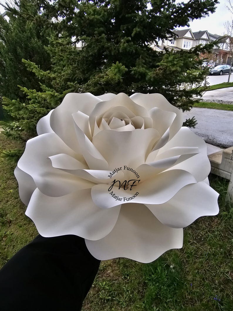 Paper Flowers White and Gold Paper Flowers Set Wedding Decor Wedding
