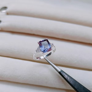 Anello di fidanzamento con alessandrite, anello con alessandrite che cambia colore con taglio a cuscino, anello fatto a mano in argento sterling 925, pietra portafortuna di giugno, regalo per lei
