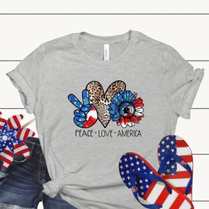 USA Flag Leopard Heart T-Shirt: Retro 4th July American Pride