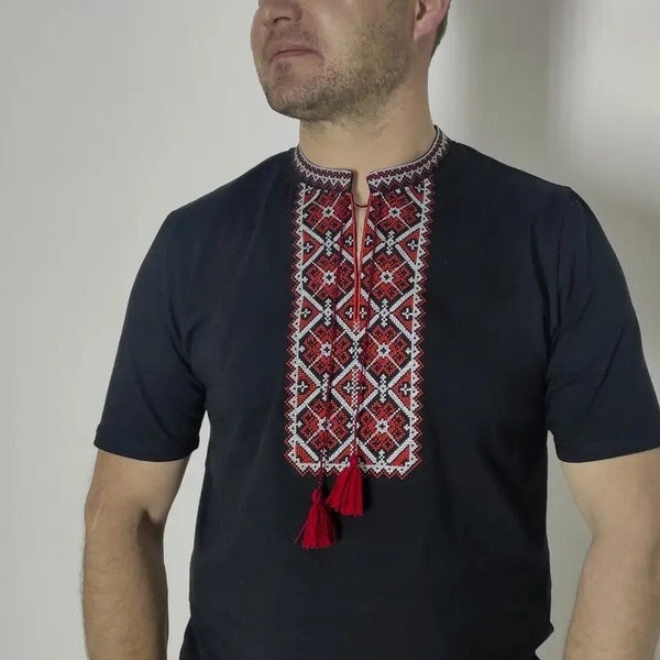 T-shirt brodé ukrainien Vyshyvanka T-shirt traditionnel en tissu tricoté brodé pour hommes Chemise ukrainienne sorochka Vêtements nationaux d'Ukraine