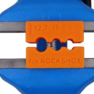 RockShox Rear Shock Vise Blocks, 3 Hole for Monarch/Vivid/Vivid Air/Reverb with Magnets