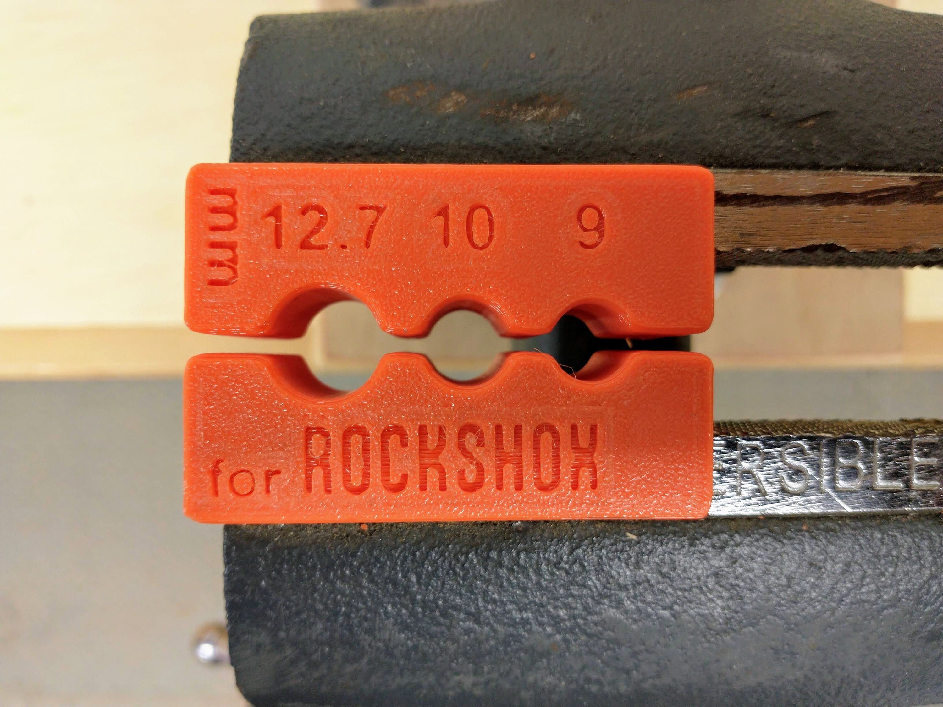 Rockshox Rear Shock Vise Blocks, 3 Hole for Monarch/vivid/vivid