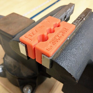 RockShox Rear Shock Vise Blocks, 3 Hole for Monarch/Vivid/Vivid Air/Reverb with Magnets