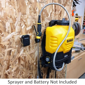 DeWalt DXSP190681 4ガロン コードレス バックパック スプレー用壁掛けマウント、米国製