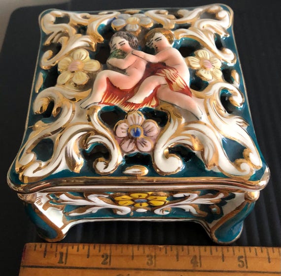 Trinket/potpourri box